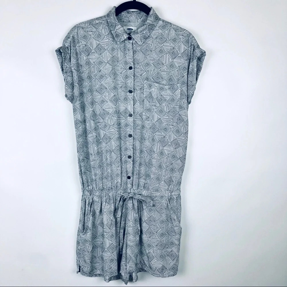 Old‎ Navy Geometric Dots Shorts Romper Summer White